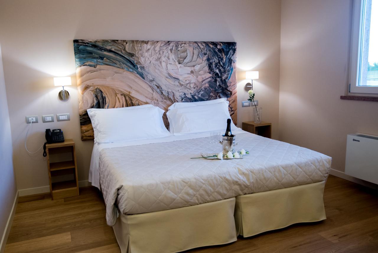 Dolcedorme Garni Hotel Parma Exterior photo